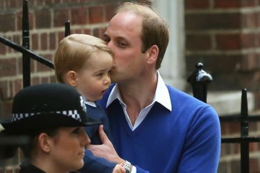 Le prince William avec son fils le prince George, le 2 mai 2015