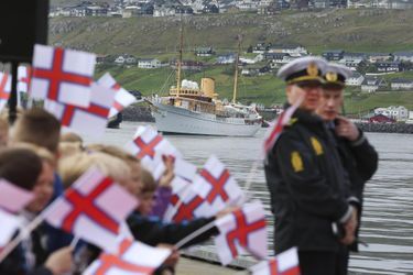 Le yacht royal de la reine Margrethe II de Danemark aux îles Féroé, le 14 juin 2016