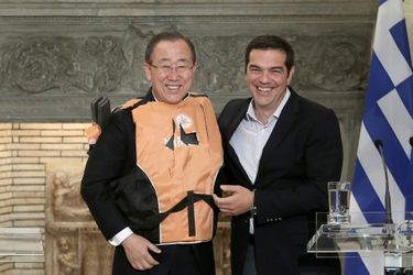 Quand Tsipras offre à Ban Ki-moon le gilet d'un migrant