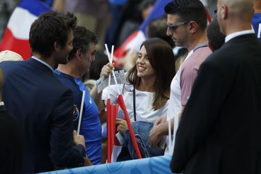Erika, la compagne d&#039;Antoine Griezmann, au Stade de France pour la finale de l&#039;Euro.