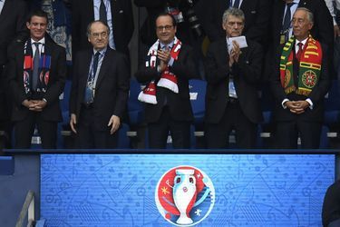 François Hollande dans les gradins du Stade de France pour France-Portugal.