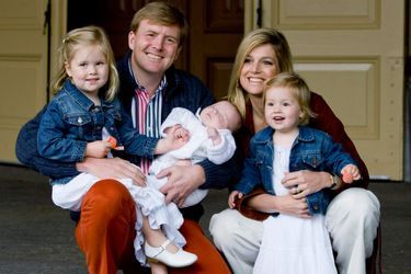 La princesse Maxima des Pays-Bas avec le prince Willem-Alexander et leurs filles, le 26 juin 2007