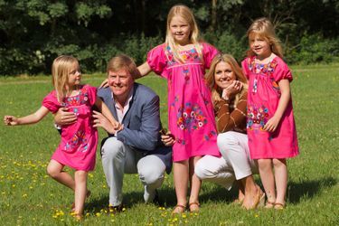 La princesse Maxima des Pays-Bas avec le prince Willem-Alexander et leurs filles, le 7 juillet 2012