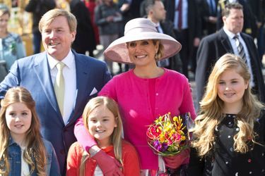 La reine Maxima des Pays-Bas avec le roi Willem-Alexander et leurs filles, le 27 avril 2016