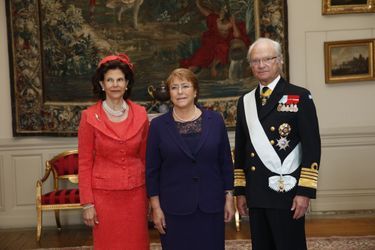 La reine Silvia et le roi Carl XVI Gustaf de Suède avec Michelle Bachelet à Stockholm, le 10 mai 2016