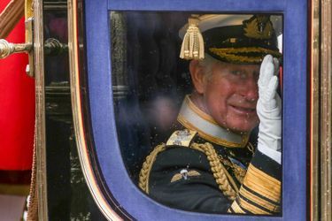 Le prince Charles dans un carrosse à Londres, le 18 mai 2016