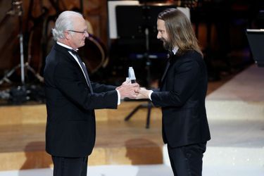 Le roi Carl XVI Gustaf de Suède remet le Polar Music Prize 2016 à Cecilia Bartoli à Stockholm, le 16 juin 2016