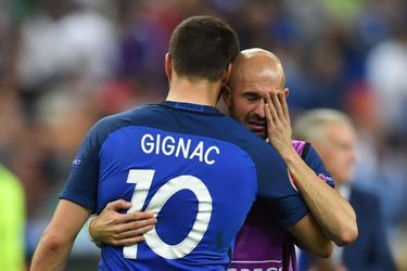 Les larmes de Christophe Jallet après la défaite de la France en finale de l&#039;Euro 2016.a