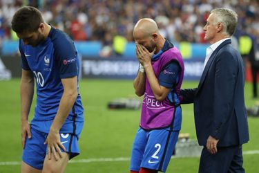 Les larmes de Christophe Jallet après la défaite de la France en finale de l&#039;Euro 2016.a