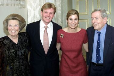 Maxima Zorreguieta et le prince Willem-Alexander, avec la reine Beatrix des Pays-Bas et son mari le prince Claus, le 30 mars 2001