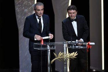 Prix de la mise en scène: Cristian Mungiu pour "Baccalauréat" et Olivier Assayas pour "Personal Shopper"