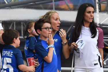 Sandra et Ludivine, les femmes de Patrice Evra et Bacary Sagna, au Stade de France pour la finale de l&#039;Euro.