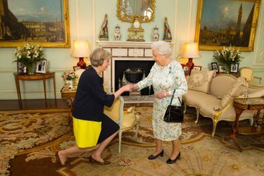 Theresa May, nouvelle première ministre, avec la reine Elizabeth