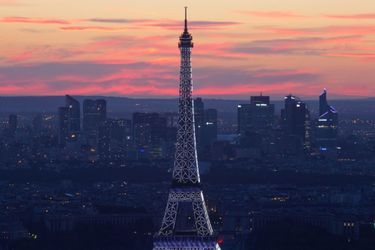 La Tour Eiffel éblouit le ciel de Paris - 14 juillet