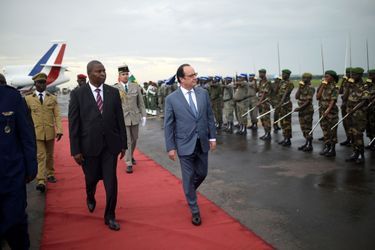 François Hollande à Bangui, en Centrafrique, le 13 mai 2016.