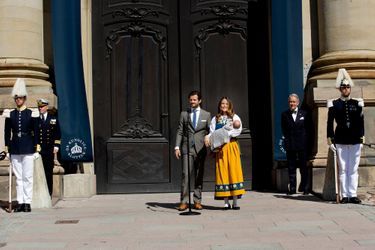 La princesse Sofia et le prince Carl Philip de Suède avec leur fils le prince Alexander à Stockholm, le 6 juin 2016