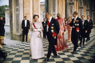 La reine Elizabeth II au Grand Trianon de Versailles avec le président Georges Pompidou, en mai 1972