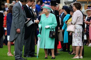 La reine Elizabeth II et le prince Philip à Buckingham Palace à Londres, le 19 mai 2016