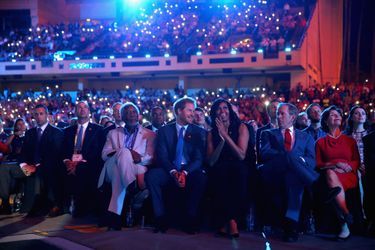 Le prince Harry avec Michelle Obama, Morgan Freeman et George W. Bush et sa femme à Orlando, le 8 mai 2016