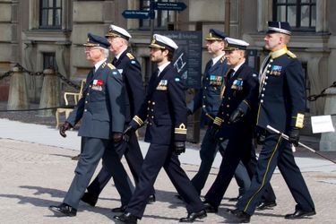 Le roi Carl XVI Gustaf de Suède et le prince Carl Philip à Stockholm, le 30 avril 2016