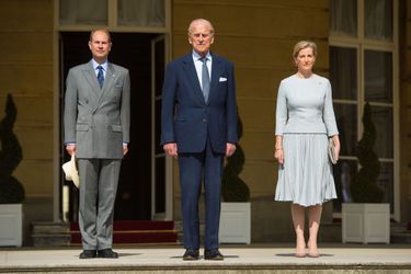 Les princes Philip et Edward et la comtesse Sophie de Wessex à Buckingham Palace à Londres, le 16 mai 2016
