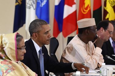 Obama entouré du Premier ministre du Bangladesh Sheikh Hasina, du président tchadien Idriss Deby et de Francois Hollande