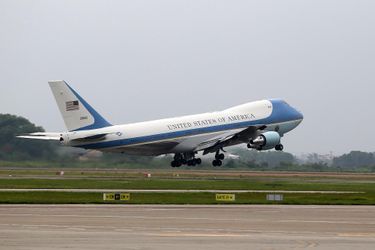 Obama quittant Hanoï à bord de l'Air Force One