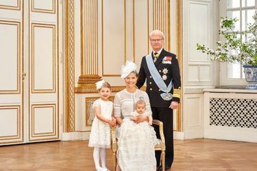 Les photos officielles du baptême du prince Oscar de Suède 
