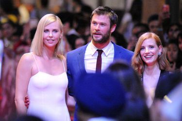 Charlize Theron, Chris Hemsworth et Jessica Chastain à Singapour, le 3 avril 2016