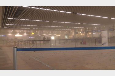 Dans l&#039;aéroport de Bruxelles, quelques instants après l&#039;attentat