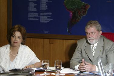En février 2009, le président Lula et sa chef de cabinet Dilma Rousseff tiennent une réunion à Brasilia.