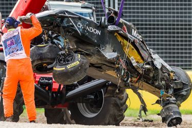 Fernando Alonso est sorti indemne d'un spectaculaire accrochage