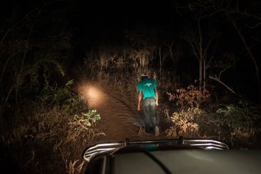 Hashumu Abdullahi, ranger dans le parc national de Yankari (Nigéria), traque les braconniers