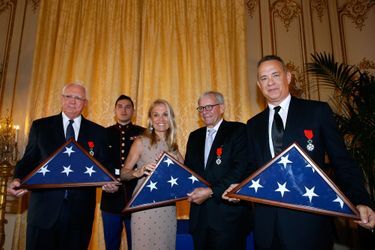 L&#039;acteur Tom Hanks a reçu la Légion d&#039;honneur à Paris, le 19 mai 2016.