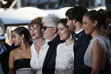 L'équipe de "Julieta", le film de Pedro Almodovar, a monté les marches du Festival de Cannes mardi 17 mai 2016.