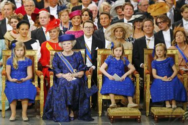 La princesse Ariane des Pays-Bas (à droite) avec l'ex-reine Beatrix et ses soeurs aînées, le 30 avril 2013