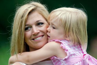 La princesse Ariane des Pays-Bas avec sa mère Maxima, le 5 juillet 2010
