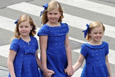 La princesse Ariane des Pays-Bas avec ses soeurs aînées, le 30 avril 2013