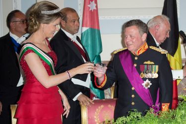 La reine Mathilde de Belgique et le roi Abdallah II de Jordanie à Bruxelles, le 18 mai 2016