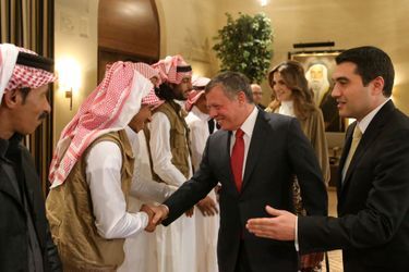 La reine Rania avec le roi Abdallah II de Jordanie et l&#039;équipe du film Theeb à Amman, le 22 mars 2016