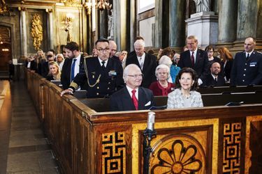 La reine Silvia et le roi Carl XVI Gustaf de Suède dans la chapelle du Palais royal à Stockholm, le 26 avril 2016