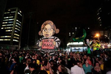 Les Brésiliens ont défilé contre Lula et Dilma Rousseff, ici à Sao Paulo, le 16 mars 2016