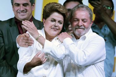 Lula félicite Dilma Rousseff, réélue présidente le 27 octobre 2014.