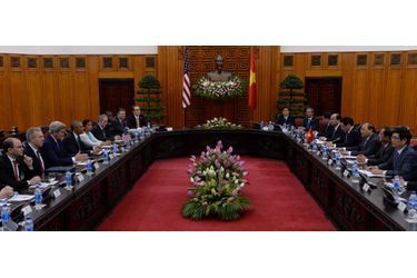 Réunion conduite par Barack Obama et le Premier ministre vietnamien Nguyen Xuan Phuc à Hanoï