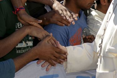 Le pape François à la rencontre des migrants de Lesbos