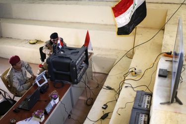 Au sein de la base militaire de Makhmour, l’armée irakienne a lancé une station de radio qui émet dans la région de Mossoul, tombée entre les...