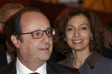François Hollande et la ministre de la Culture Audrey Azoulay au Salon du livre de Paris, le 17 mars 2016