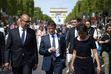 Harlem Désir, Manuel Valls et Najat Vallaud-Belkacem ensemble sur les Champs-Elysées