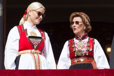 La princesse Mette-Marit et la reine Sonja de Norvège à Oslo, le 17 mai 2016