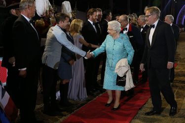 La reine Elizabeth II avec James Blunt à Windsor, le 15 mai 2016